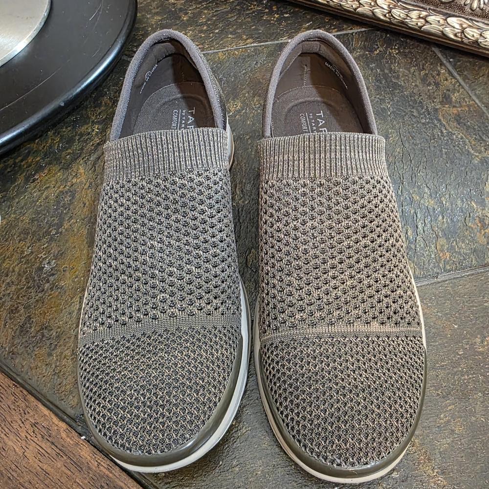 Taryn Rose "Chaise" Slip-On Sneaker In 'Olive Knit'.  Sz 10
